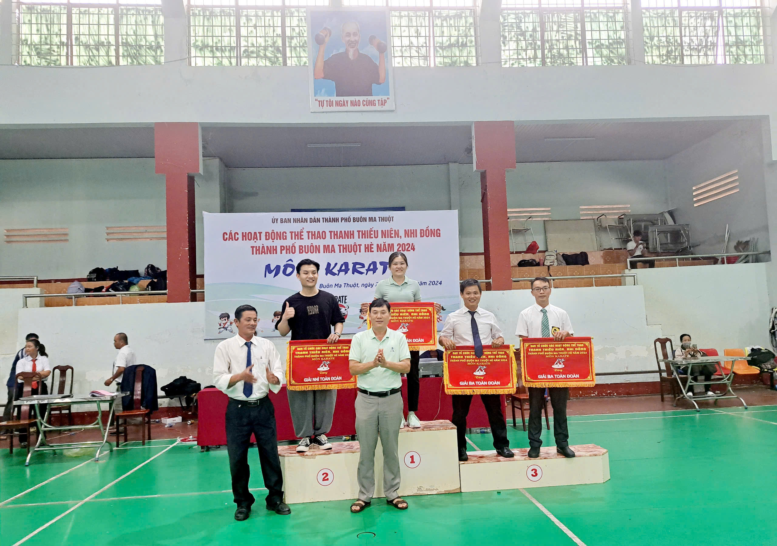 THANG 9 - 4 - HOAT DONG HE